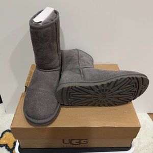 Ugg W Classic Short 5825 W/Grey